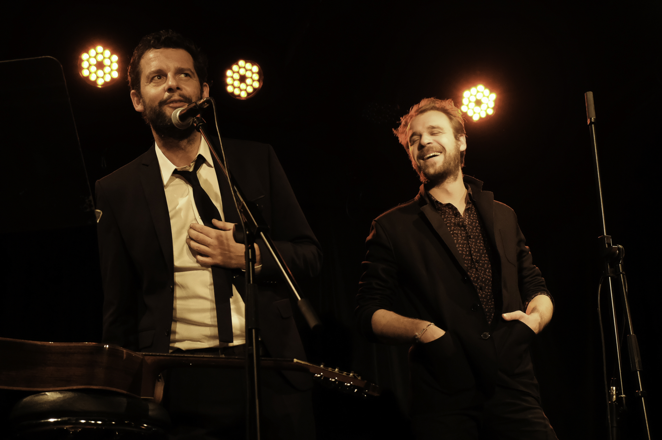 Alexis HK et Cyril Mokaiesh « Droit dans les yeux »